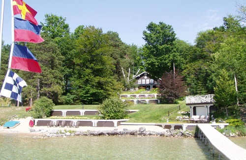 Bellaire House | Fantastic Torch Lk Waterfront Cottage A ~Hot Tub- Tennis/pklbl Crt ~ Kayaks-SUP