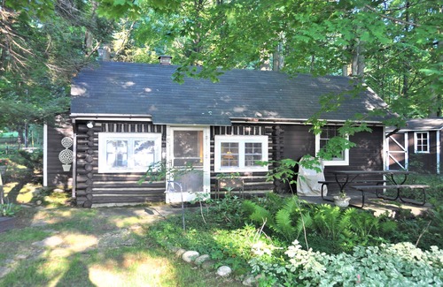 Bellaire House | Fantastic Torch Lk Waterfront Cottage A ~Hot Tub- Tennis/pklbl Crt ~ Kayaks-SUP
