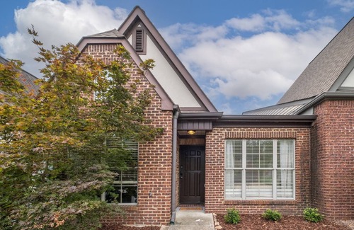 Hoover House | Fantastic Townhouse in Hoover which is Close to Baseball Fields and Food