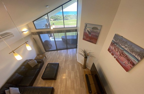 Jurien Bay Villa | Fantastic upstairs Penthouse Apartment, truly The Pearl of the bay.