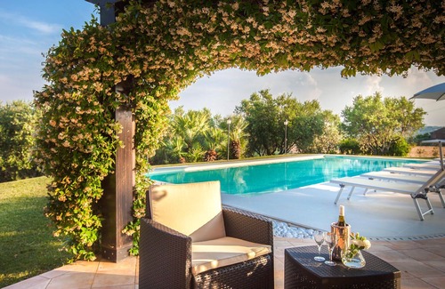 Ponte Rio House | Fantastic vacation home with pool in the province of Ancona.