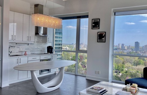North York Condo | Fantastic View 12ft Ceiling Penthouse/pet Friendly