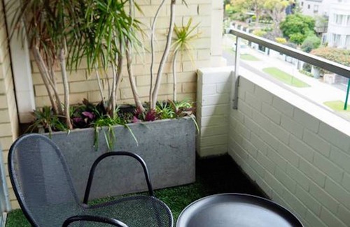 South Perth Apartment | Fantastic views of the river and the city