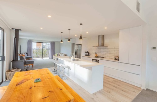 Wanaka House | Fantastic Views on Farrant Dr