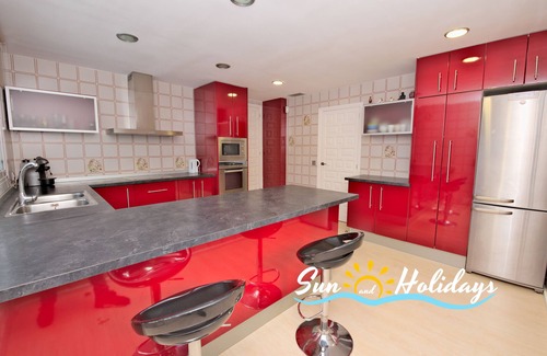 El Roc de Sant Gaieta Villa | Fantastic villa Fabiola 500m from the beach