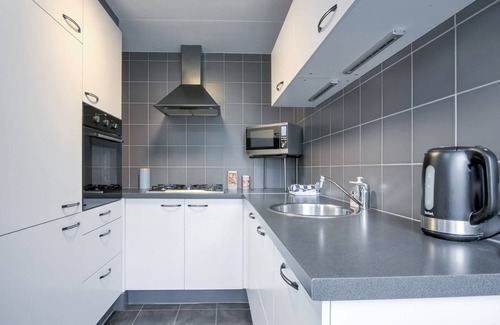 Ooltgensplaat House | Fantastic Villa in Ooltgensplaat With Jetty