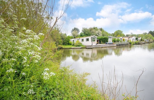 Ooltgensplaat House | Fantastic Villa in Ooltgensplaat With Jetty