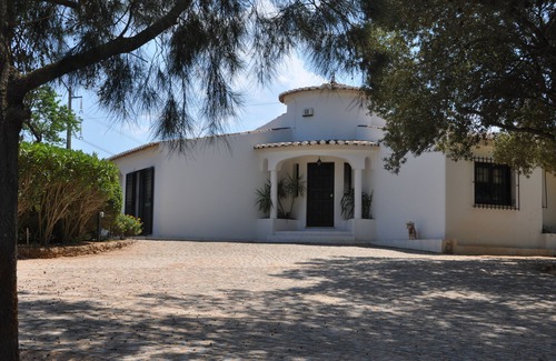 Sargacal Villa | Fantastic villa with swimming pool, private tennis court and beautiful garden near Lagos