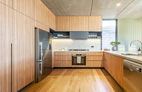 Pretty Beach House | Fantastic Waterfront Beach House by Accom Holidays