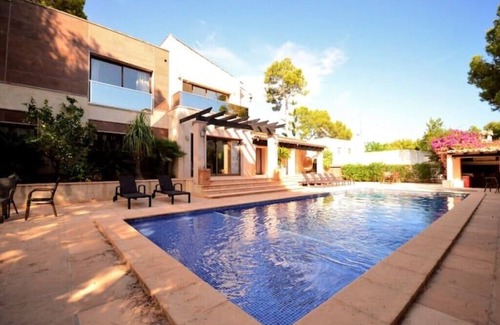 Torrenova House | Fantastica Casa Cerca Playa con Piscina y Terraza