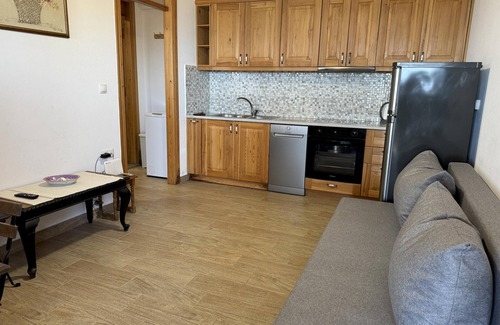 Aipeia Apartment | Fantastically situated vacation apartment above the beach near Chrani | Peloponn