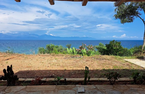 Aipeia Apartment | Fantastically situated vacation apartment above the beach near Chrani | Peloponn