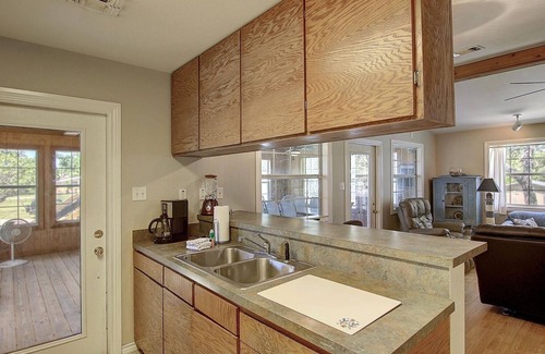 Aransas Pass House | Fantasy Oaks Lodge 4 Bedroom Home by RedAwning
