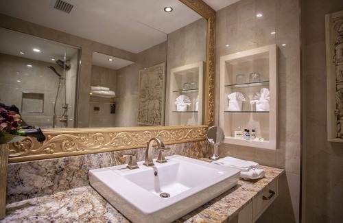 West Edmonton Hotel | Fantasyland Hotel