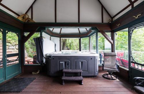 Papineau Regional County Municipality Villa | Far Horizons Luxury Vacation Home