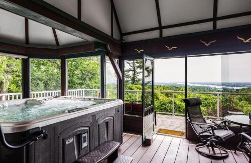 Papineau Regional County Municipality Villa | Far Horizons Luxury Vacation Home