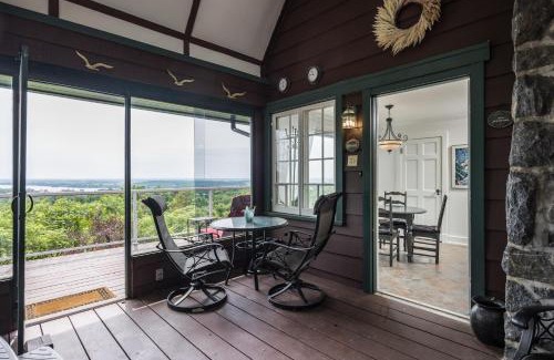 Papineau Regional County Municipality Villa | Far Horizons Luxury Vacation Home
