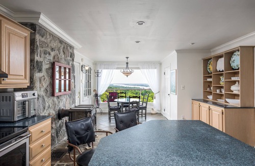 Papineau Regional County Municipality House | Far Horizons Vacation Luxury home in Montebello, Quebec