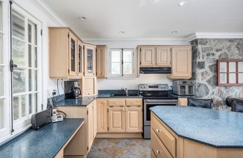 Papineau Regional County Municipality House | Far Horizons Vacation Luxury home in Montebello, Quebec