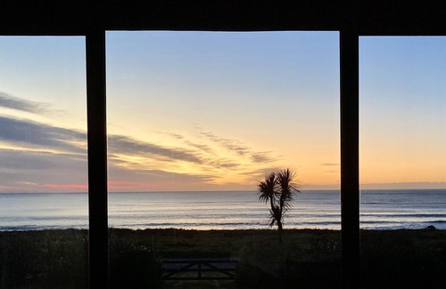 Tora Cottage | Far Side Bach Tora - pristine NZ coastline on your doorstep