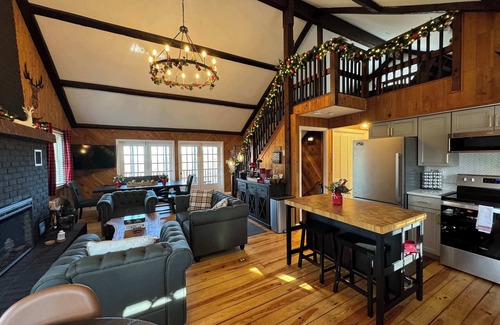 Front Royal Cabin | ▪️Far View Cabin◾️Private Retreat w/Hot Tub