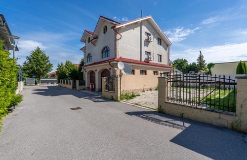 Haslau-Maria Ellend House | FarawayHomes Aparthotel Near Vienna Airport - Anytime Self Check-In