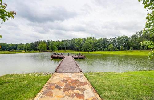 Hernando House | Farm and Lake Views Rural Mississippi Loft Apt