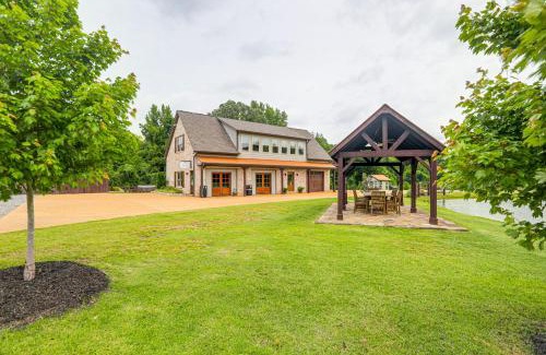 Hernando House | Farm and Lake Views Rural Mississippi Loft Apt