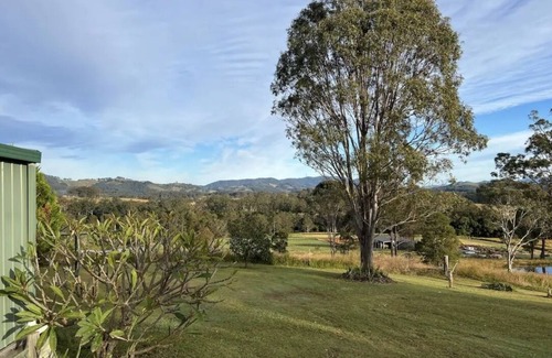 Hillville Cottage | Farm cottage near the coast. Gourmet day outings, beaches, bike trails & hikes.
