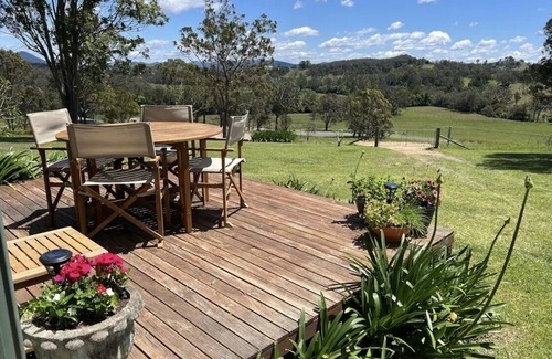 Hillville Cottage | Farm cottage near the coast. Gourmet day outings, beaches, bike trails & hikes.