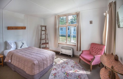 Twizel House | Farm Cottage, Omahau Downs