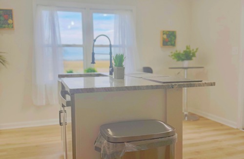 Great Bridge East Cottage | Farm Cottage: The Cutest Retreat – 3-Bedroom Chesapeake Cottage with WiFi & AC!