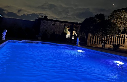 Numancia de la Sagra Villa | farm cross