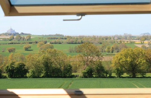 Servon Apartment | Farm duplex with terrace, pets allowed