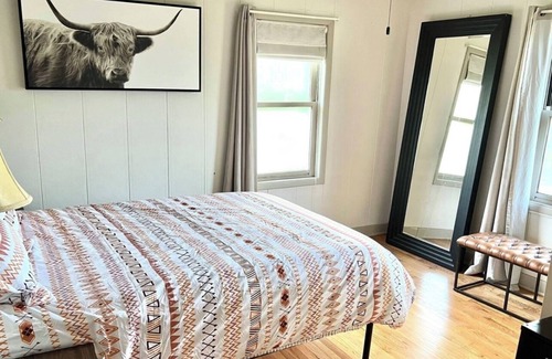 Baroda Other | Farm Escape-Pool, Fire Pit, Hot Tub, Starlink, Dog Friendly 1.5 hrs from Chicago