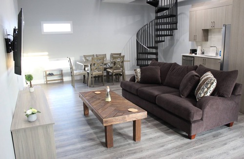 West Abbotsford Other | Farm & Garden Retreat, Spacious Loft in Aldergrove