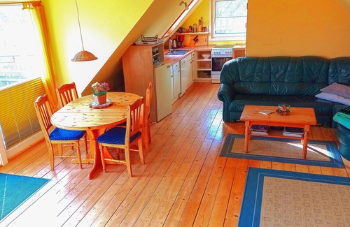 Kenz-Kustrow Apartment | Farm Holidays - Apartment