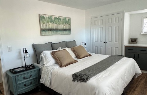Upper Lake Other | Farm house 2 bedrooms cottage in Upper Lake with WiFi, AC, and family-friendly.