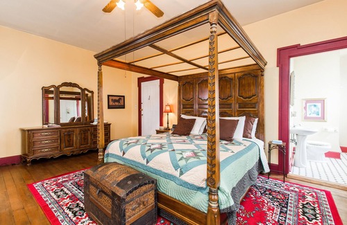 Gap Other | Farm house at Amish country