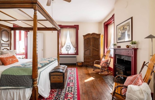 Gap Other | Farm house at Amish country