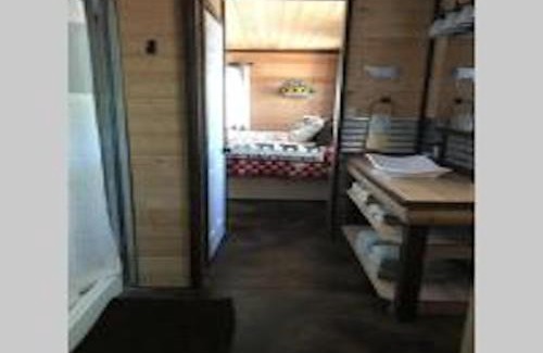 Monticello House | Farm House Cabin, Patio, TV Room, Games, BBQ, Campfire