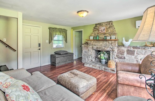 Buena Vista Cottage | 'Farm House' Cottage w/ Deck, 5 Mi to River