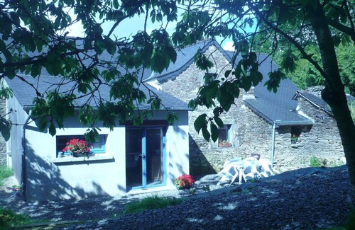 Loperec House | farm house from 1850, in stone.