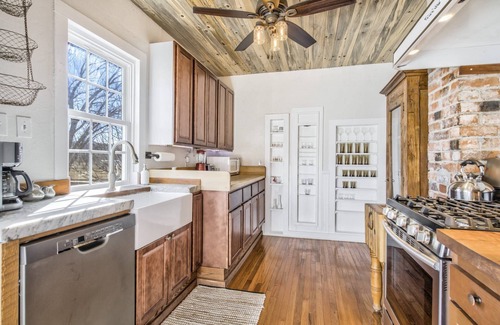 Florence House | Farm House in the Canyon Lands of Colorado, 2 BR, WiFi, Cable TV, Pets with Fee