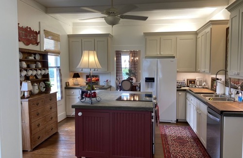 New Ulm House | Farm House Inn - Quiet Country Elegance