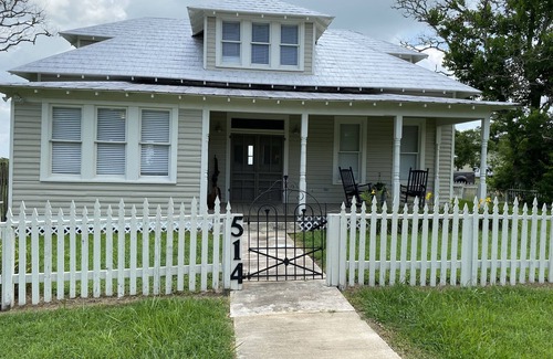 New Ulm House | Farm House Inn - Quiet Country Elegance