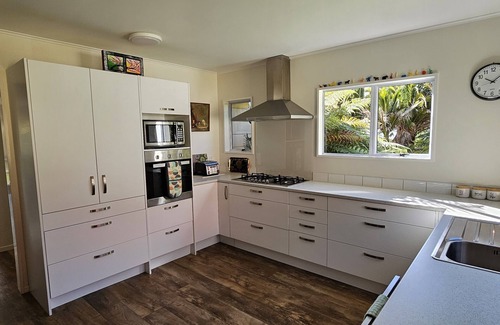 Pakawau Other | Farm house with sea views & native bush, fishing, kayaking, bird lovers haven.