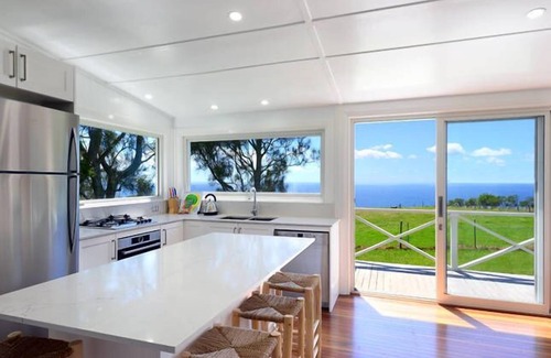Kiama Heights Cottage | Farm on the Sea. Ocean Views. Whales. Unlike any other