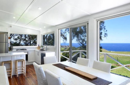 Kiama Heights Cottage | Farm on the Sea. Ocean Views. Whales. Unlike any other