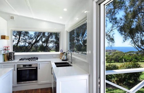 Kiama Heights Cottage | Farm on the Sea. Ocean Views. Whales. Unlike any other
